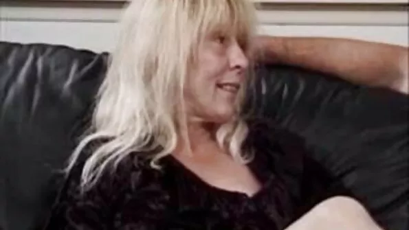 Sexy pulverizator blonde la pula