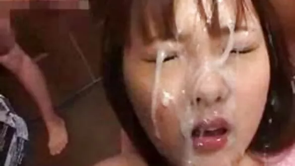 Housemates în fierbinte cu trei căi filme porno mame blonde suge-up cuib