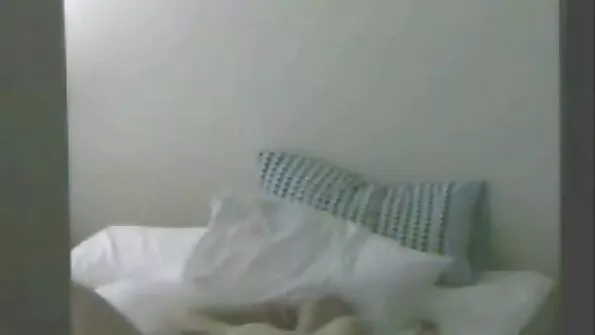 Slutty pui vrea să fie pedepsit sever pentru că le place filme porno cu secretare blonde