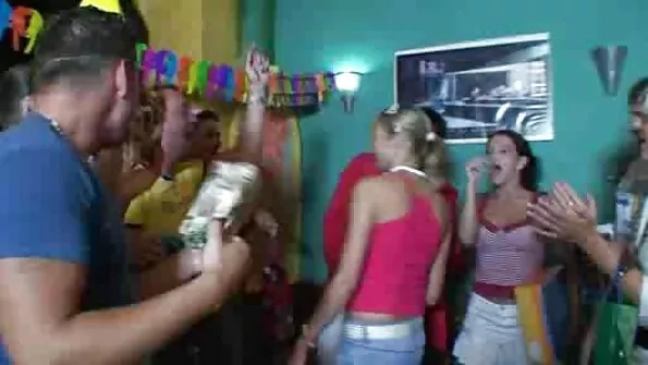 Fata Alice G devine futut în timp ce cursei blonde cu pizda mare ei shedick
