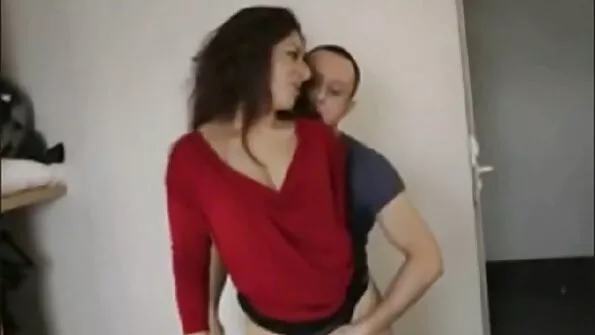 Iscusit bunica plimbari cu un tânăr porno cu blonde cu tate mari