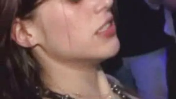 Samantha iubește să se căsătorească cu fratele ei filmulete cu blonde vitreg