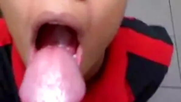 Sâni mici cutie negru pulos Liona albine suge pula si este impregnat