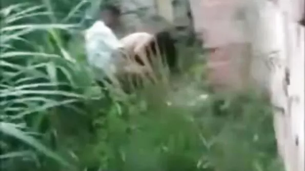 Spaniolă femei în tatele goale Bruneta Toaletă Publică Duș