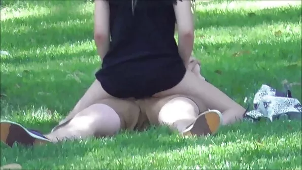 Subțire și sexy Erica Rose devine prietenul ei să-și lingă păsărică și dracu ' ei greu futaie cu blonde