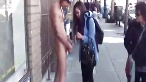 Super filme porno blonde hd fata shake-uri și clipește fundul în joc OMBLIVE acum