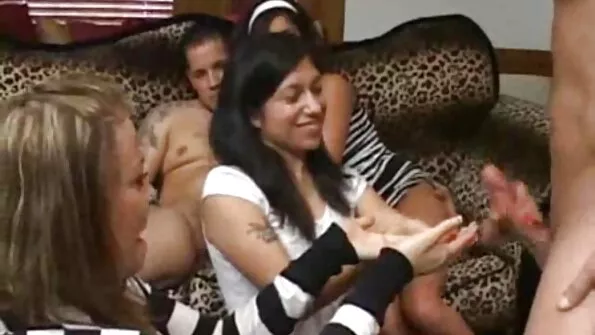 Fată dulce îi place să arunce în aer o pula blonde care se fut bine mare
