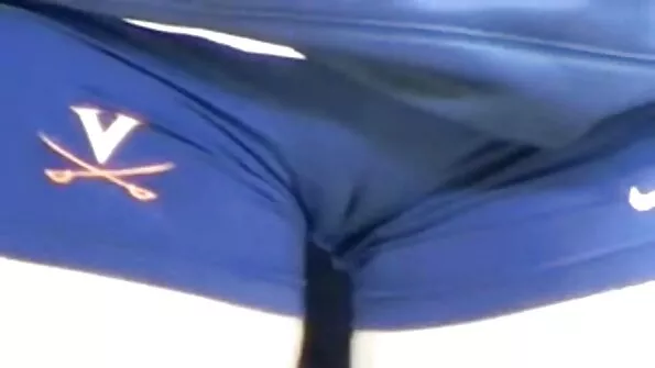 Teen Roxy buzele plimbari ei ca o zeiță până la ea fete brunete goale cums în