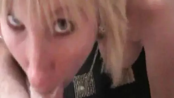 Sexy shemale Jamie Croft se joaca cu fete blonde xxx pula mare