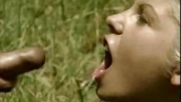 Slinky Linda Weasley este sex cu femei blonde dezbrăcat și călărit de iubitul ei excitat