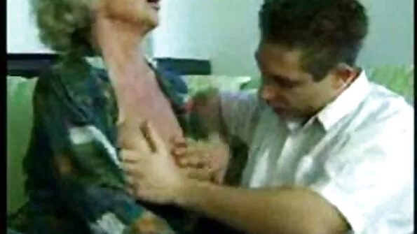 Blonda Facut Cu filme porno cu pulosi Mana