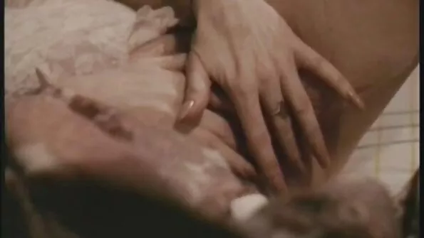 Masaj Bruneta pe filme porno cu doua blonde genunchi