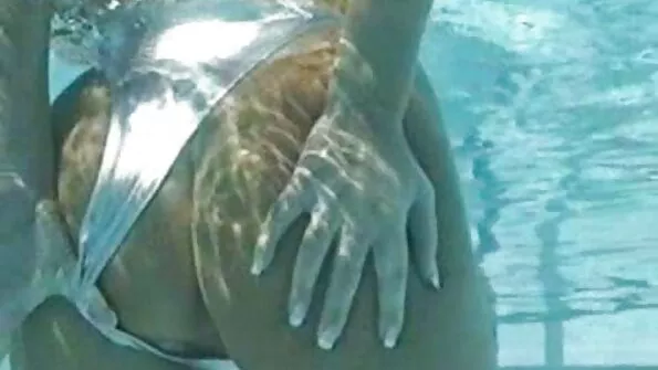 Taylor iubește filme porno cu blonde gratis jucării