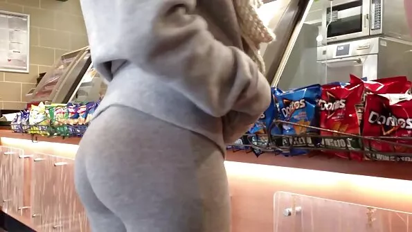 Sexy negrese femeie durdulie Olivia Leigh pune o filme porno cu blonde tinere lungă perioadă de cocoș alb în gură și păsărică