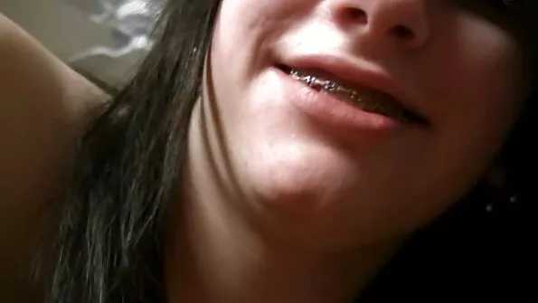 Slutty travestit se filme porno blonde mature toarnă suc lipicios într-o sani uriasi si Penis Urias