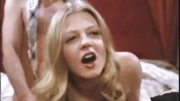 Sora vitregă injecteaza Stepbro cu laptop filme porno cu blonde sexy